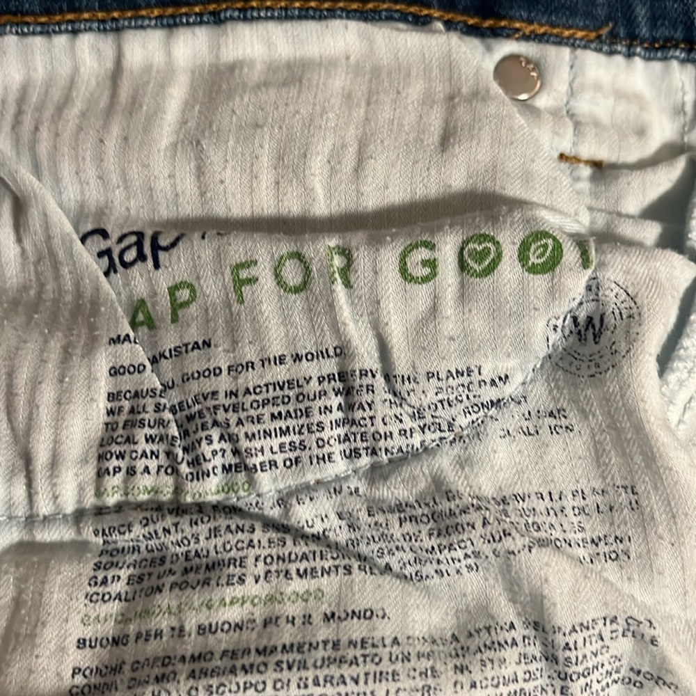 Gap jeans shorts. 28” waist, 5” inseam. Good used condition. - Picture 8 of 9